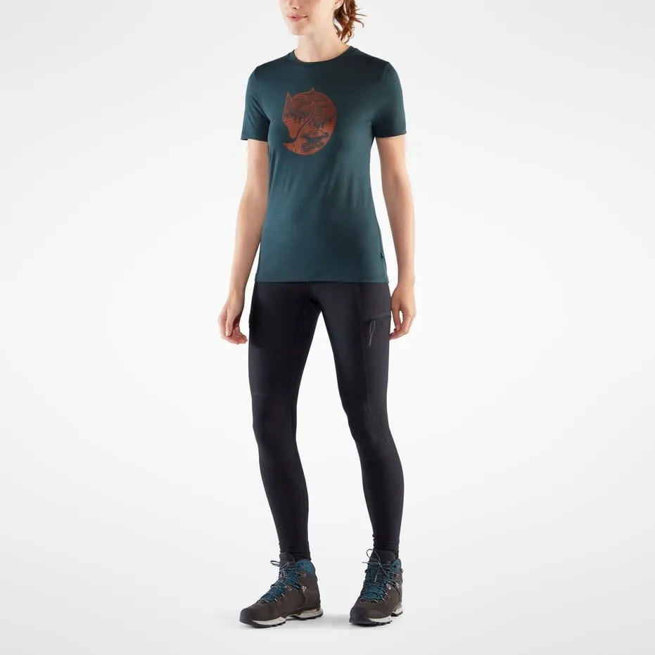 Fjällräven Women&#x27;s Abisko Wool Fox Short Sleeve Pomegranate Red/Dark Navy | Buy Fjällräven Women&#x27;s Abisko Wool Fox Short Sleeve Pomegranate Red/Dark Navy here | Outnorth
