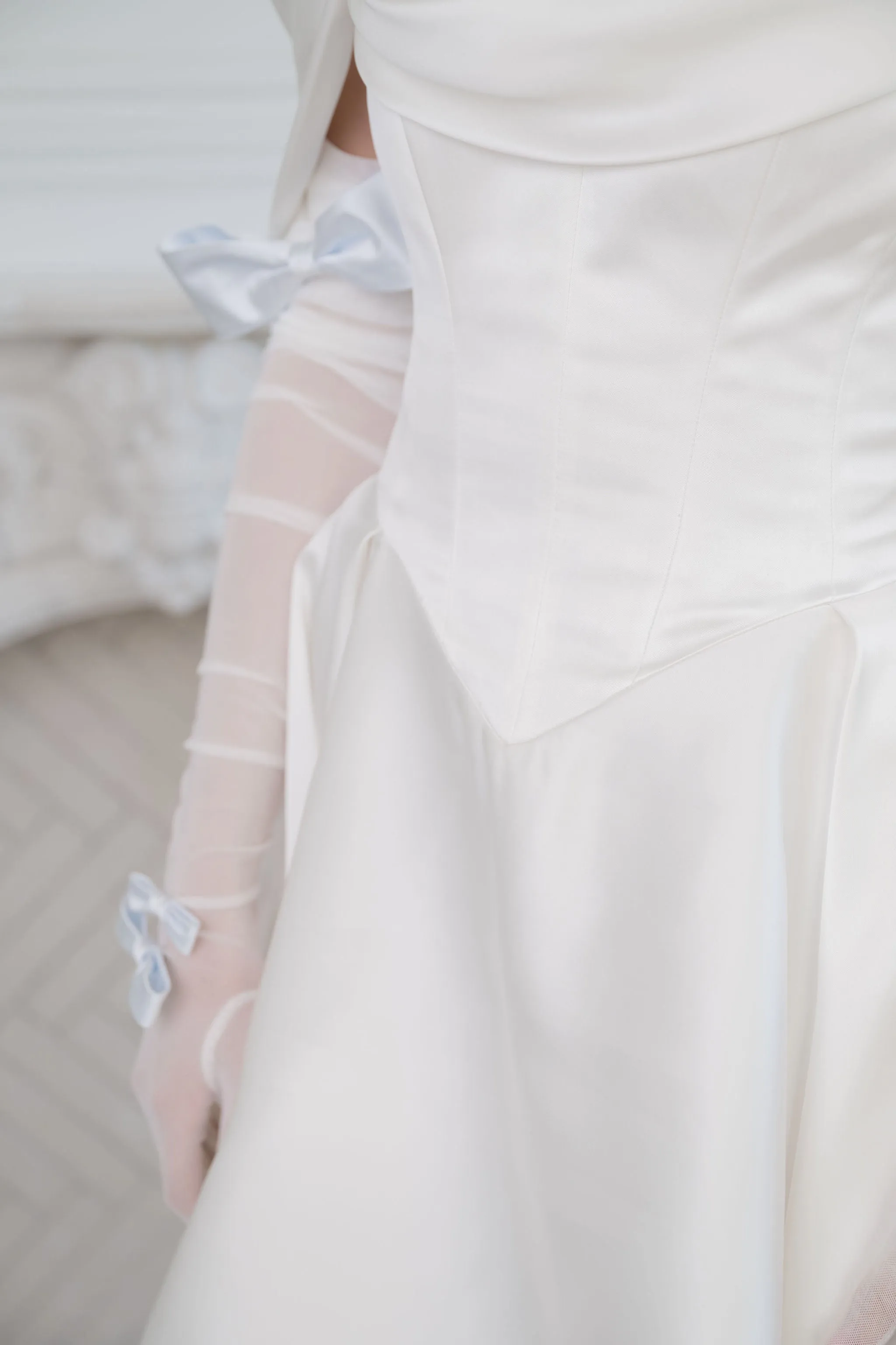 THE SWAN SHORTIE Elegant short wedding dress