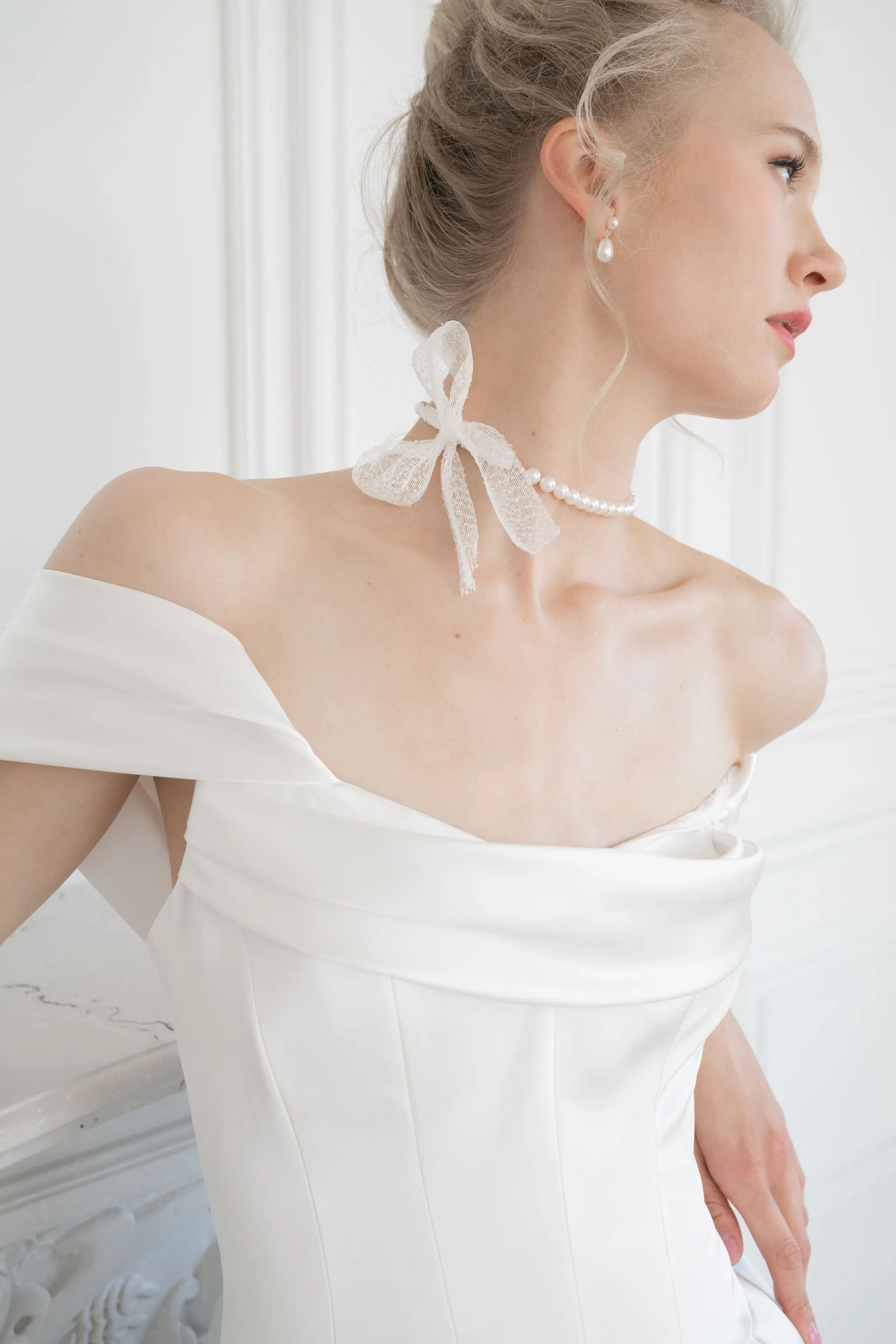 THE SWAN SHORTIE Elegant short wedding dress