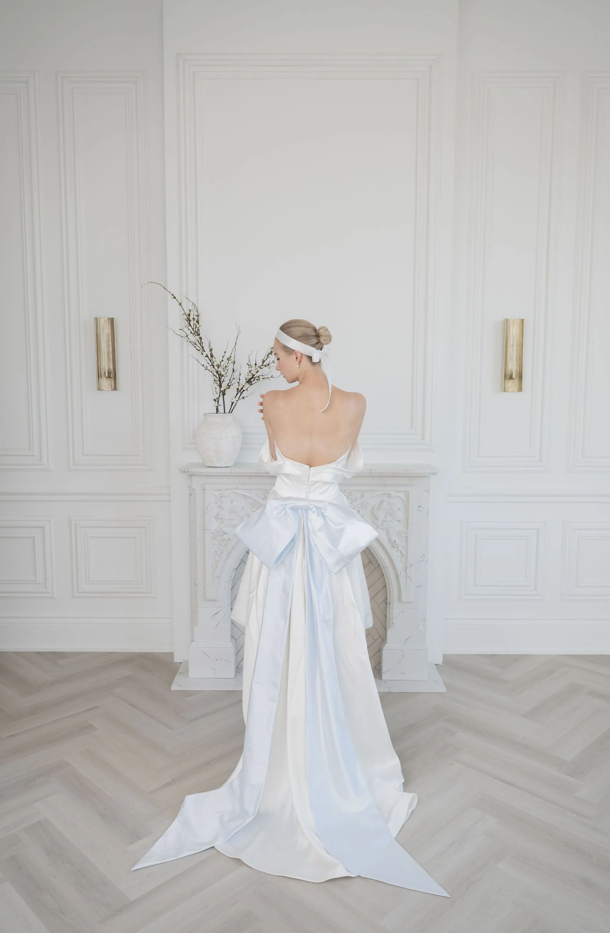 THE SWAN SHORTIE Elegant short wedding dress